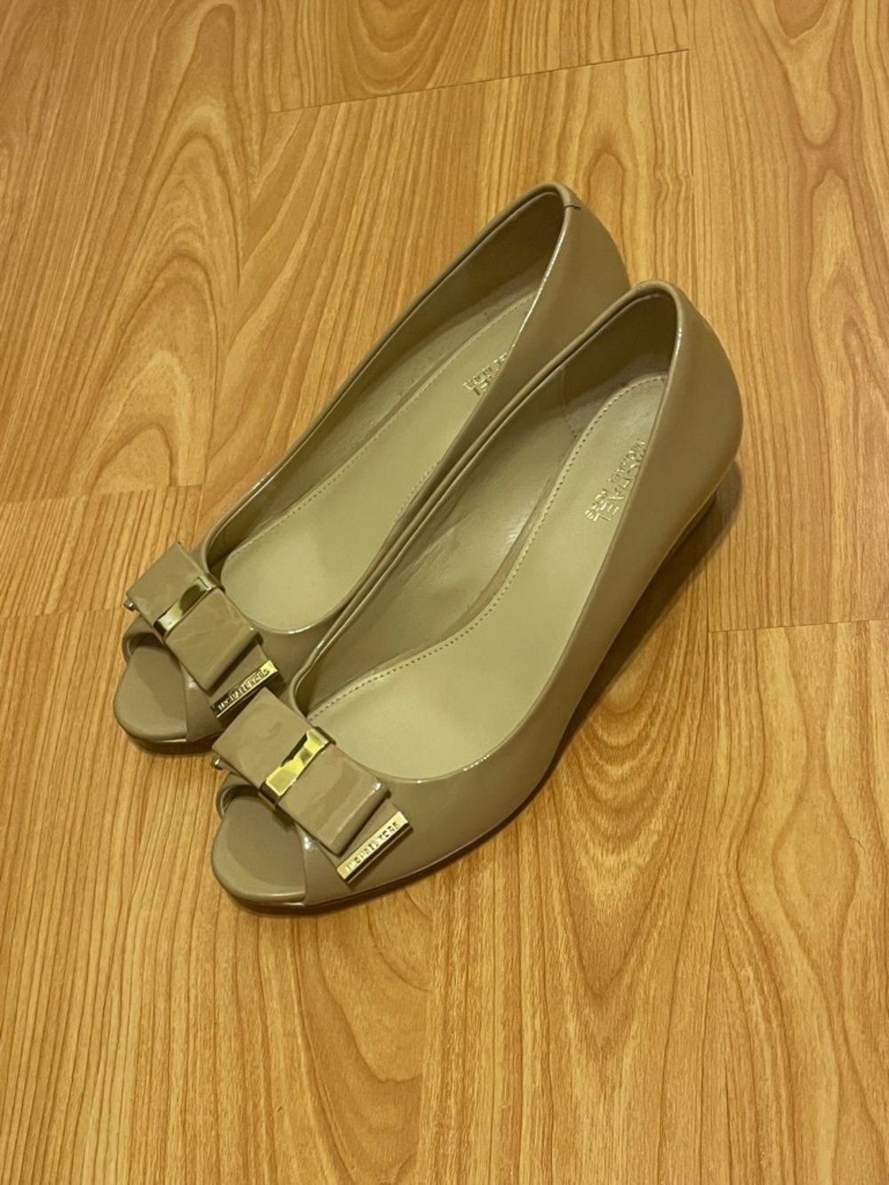 Beige heels wedges shoes with bows